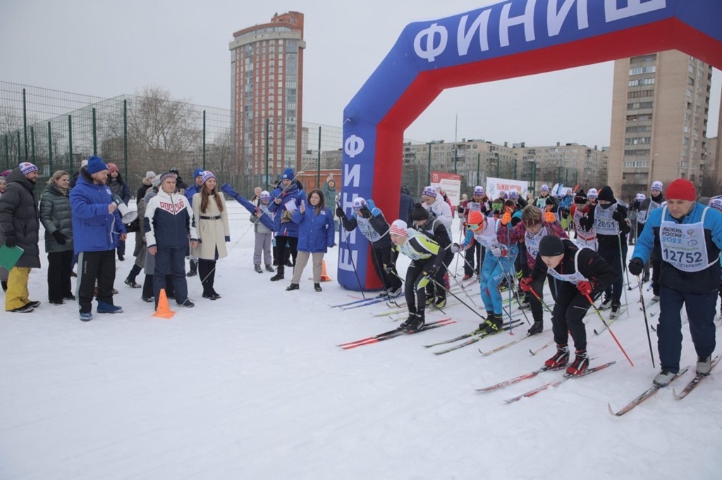 В Санкт-Петербурге участие в открытии районного этапа «Лыжни России 2022» принял Михаил Романов