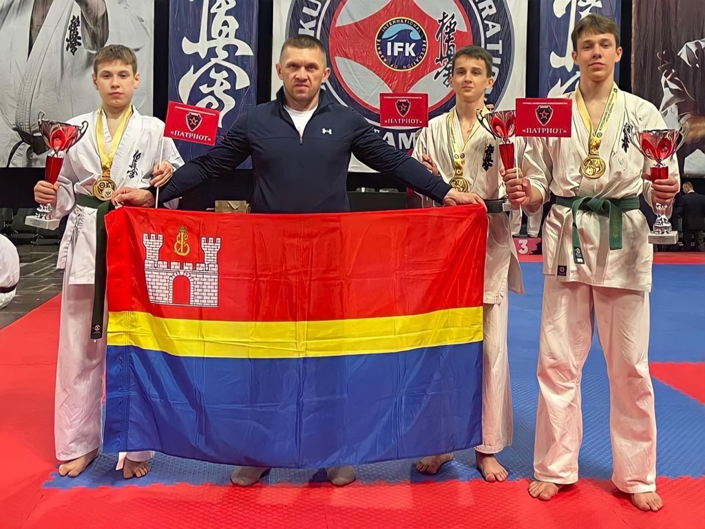Каратисты из калининградского ДОСААФ завоевали три золота всероссийских соревнований в Самаре
