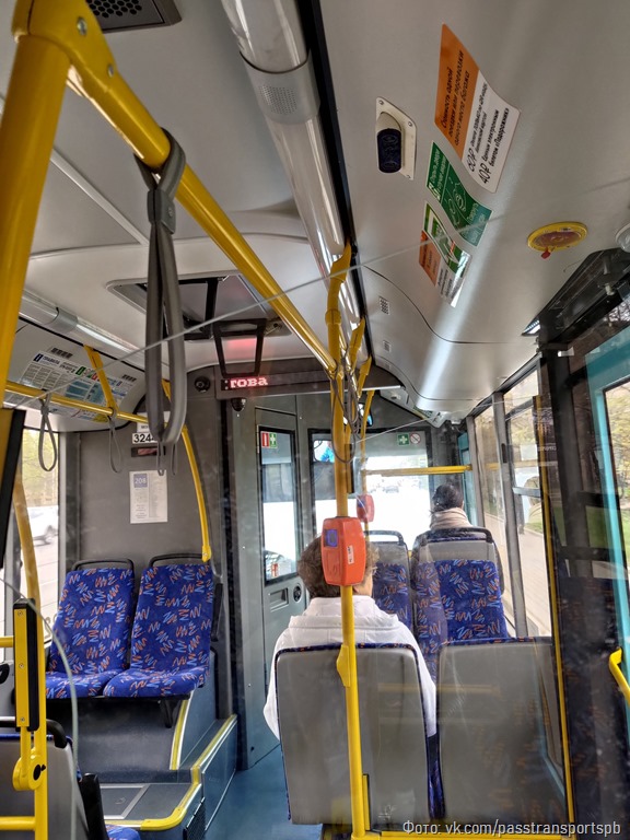 «Разработчиков нужно посадить на кол»: петербуржцы оценили «комфорт» в новых автобусах