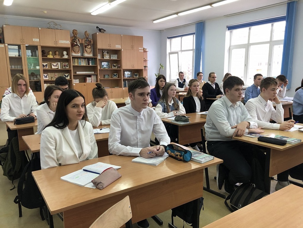 Петербургские чиновники признали проблему нехватки мест в городских школах
