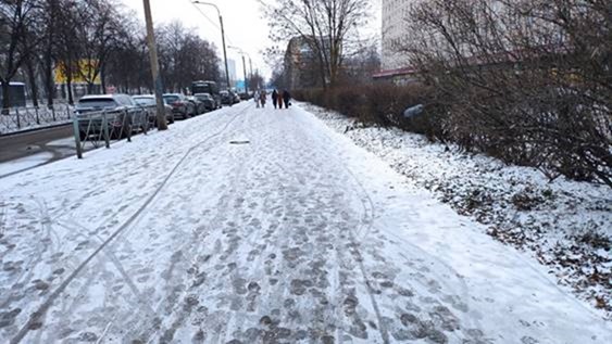 Прошедший в воскресенье снегопад опять застиг коммунальщиков Петербурга врасплох 