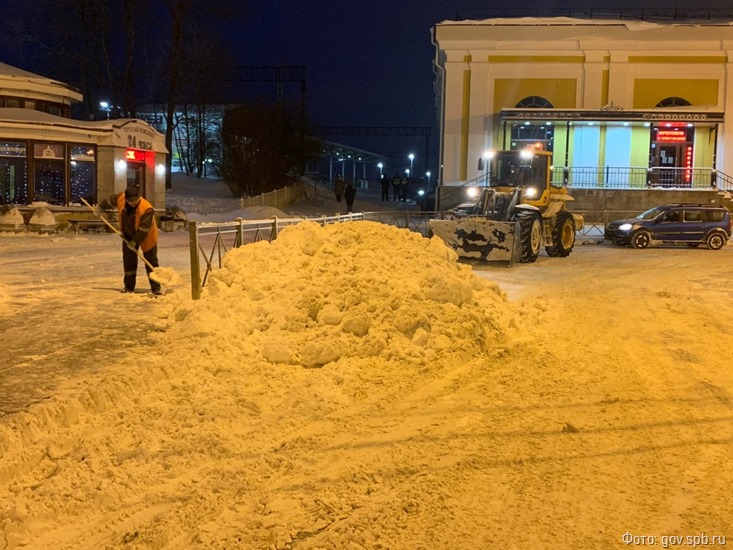 Петербург рискует вновь утонуть в сугробах после обильного снегопада