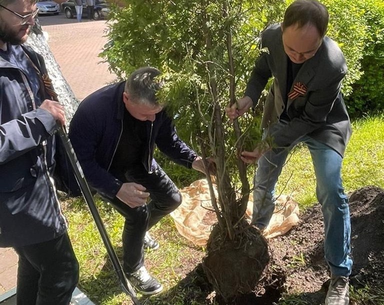 Медики заложили «Сад Победы» в Калининграде
