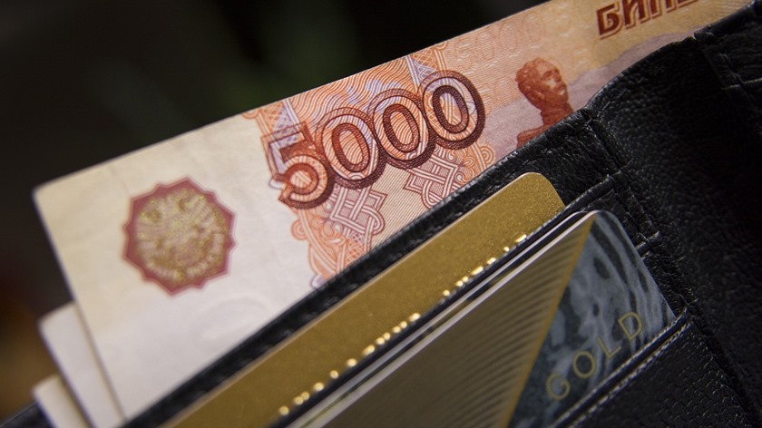 Житель Калининграда лишился денег во время возлияния с рецидивистом