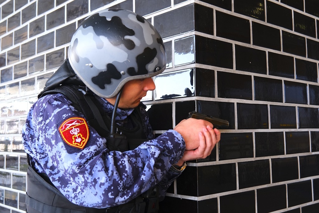 Ножницы против семьи и дебош в бане: чем запомнились выходные Росгвардии