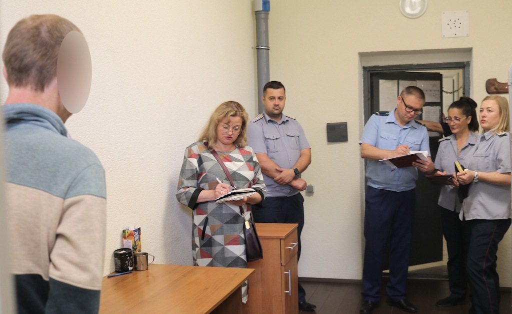 Представители ОНК и прокуратуры региона побеседовали с осужденными в исправительном центре №1