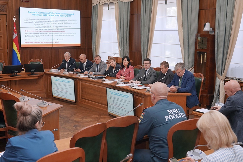В правительстве Калининградской области обсудили безопасность социальных объектов и пляжей