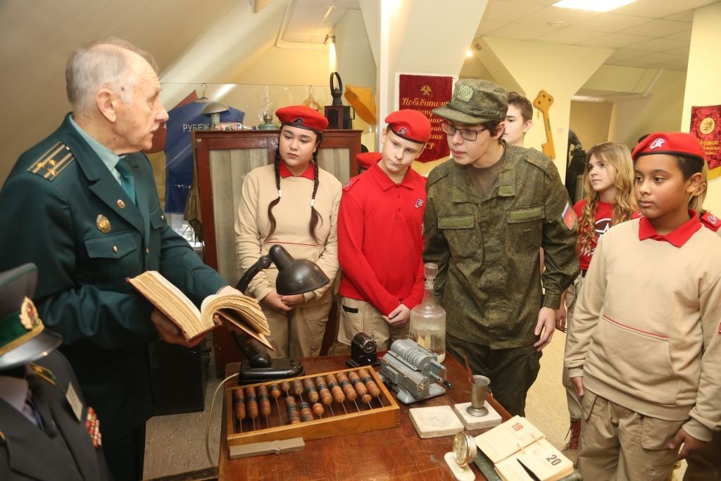 Юнармейцы впервые посетили музей калининградской таможни