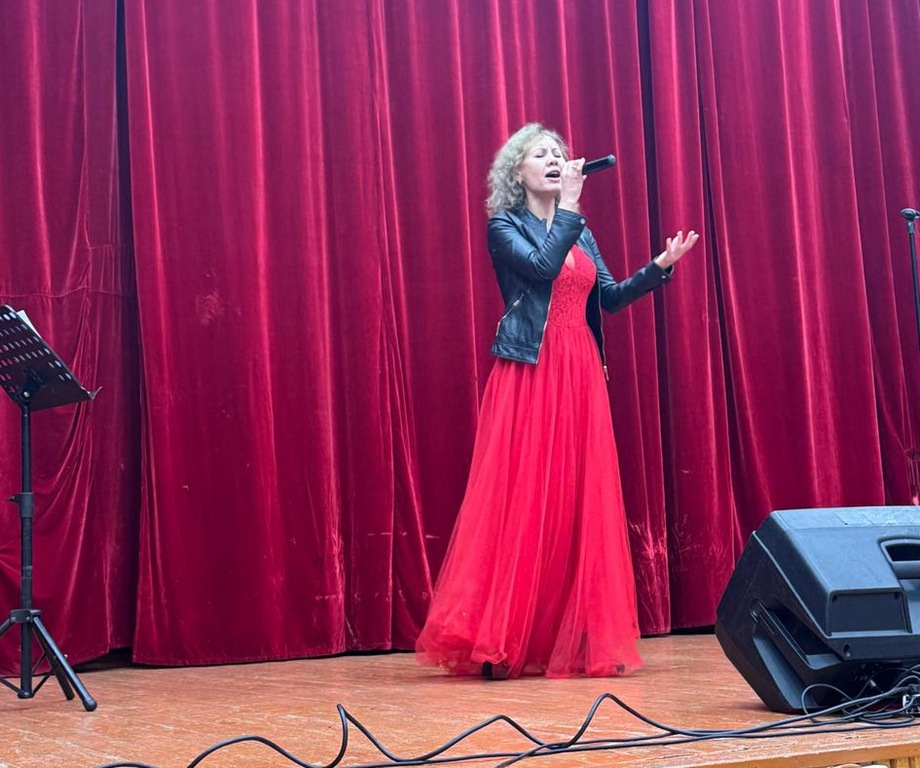 Сердцем и музыкой: звёзды эстрады выступили перед ранеными бойцами в госпитале Солнечногорска