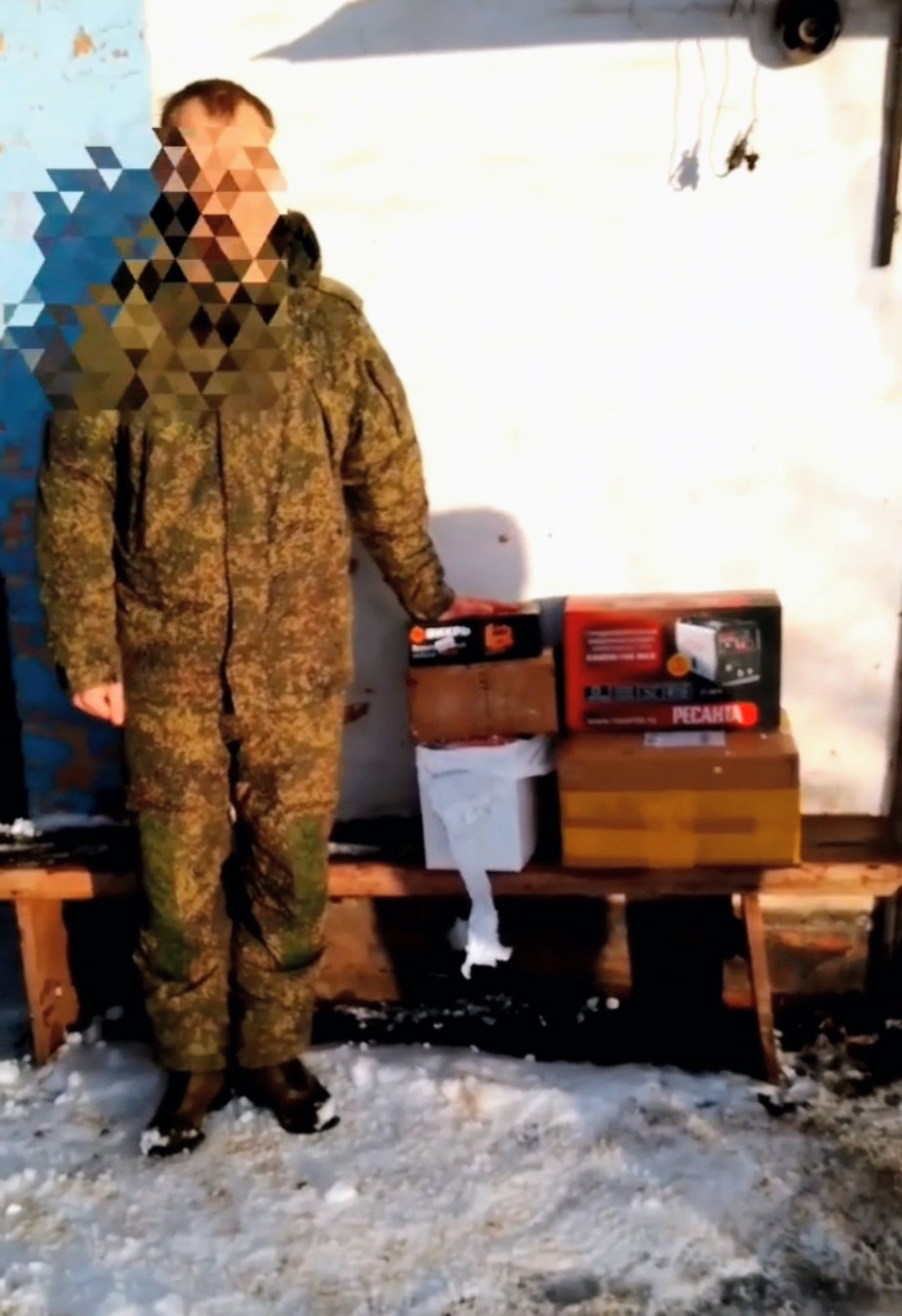 Калининградские таможенники собрали более 100 тысяч рублей на радиостанции и инструменты для земляков-участников СВО