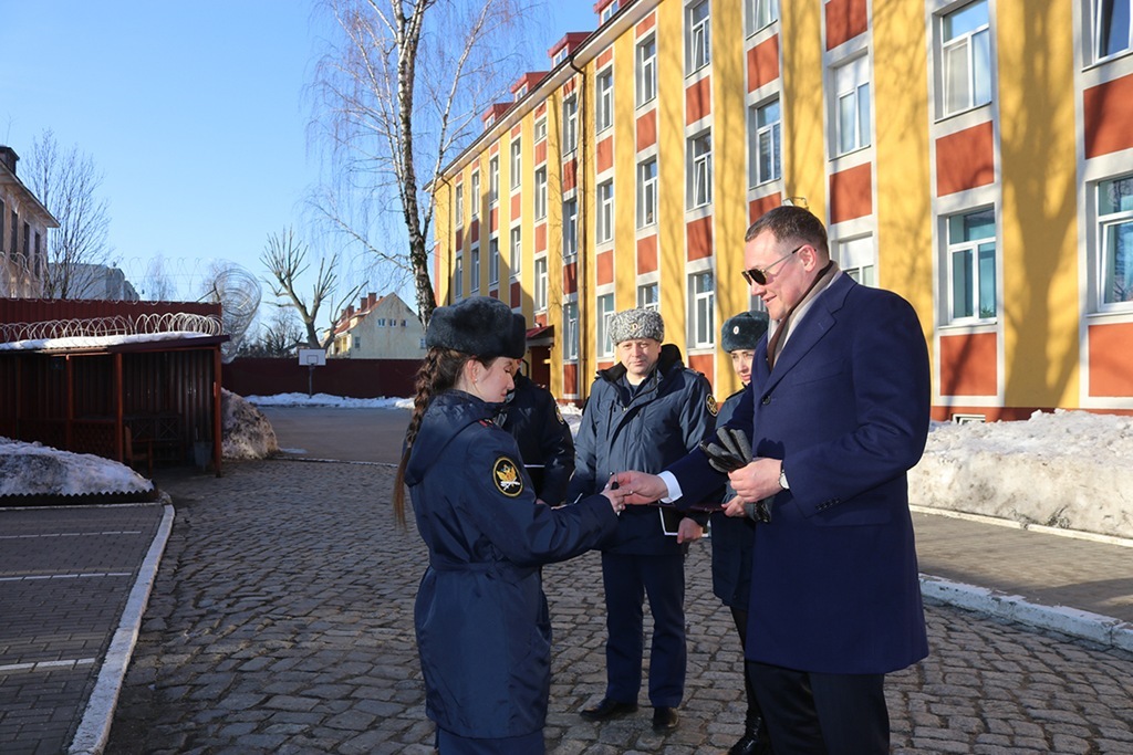 Валерий Шерин передал УФСИН новые автомобили для оперативной работы