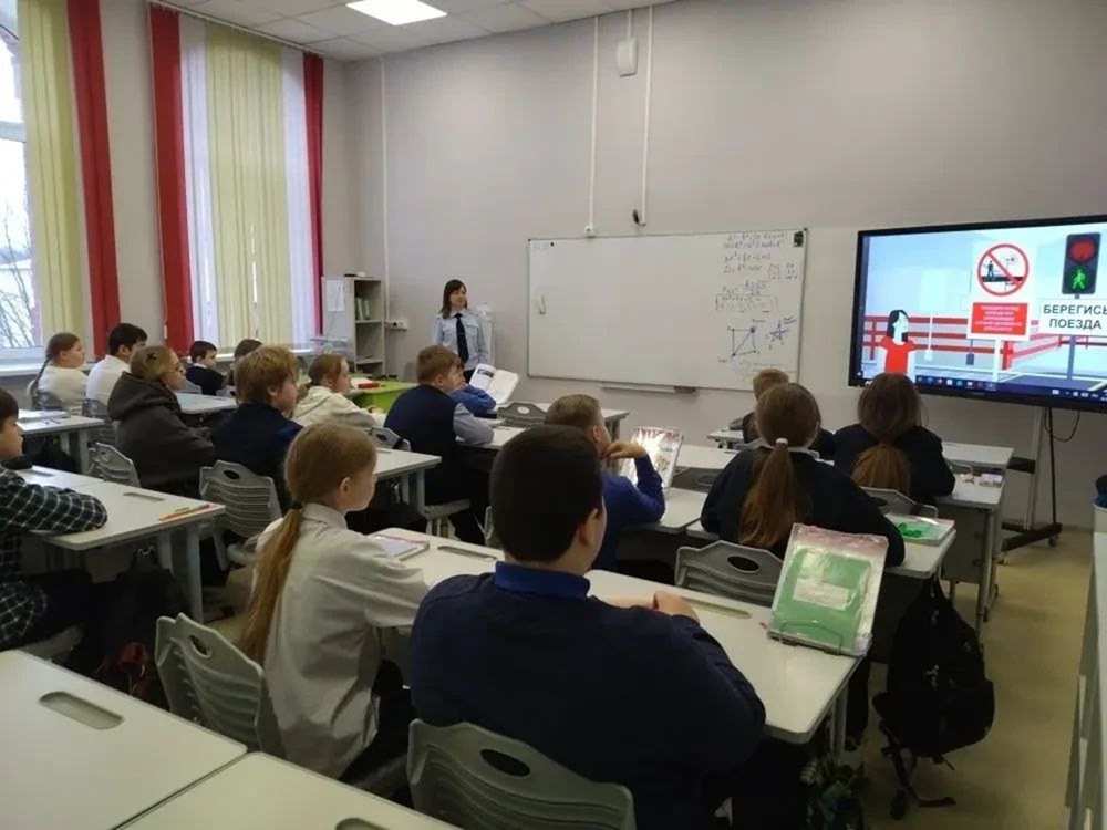 Транспортные полицейские рассказали школьникам о безопасности на железной дороге и в интернете