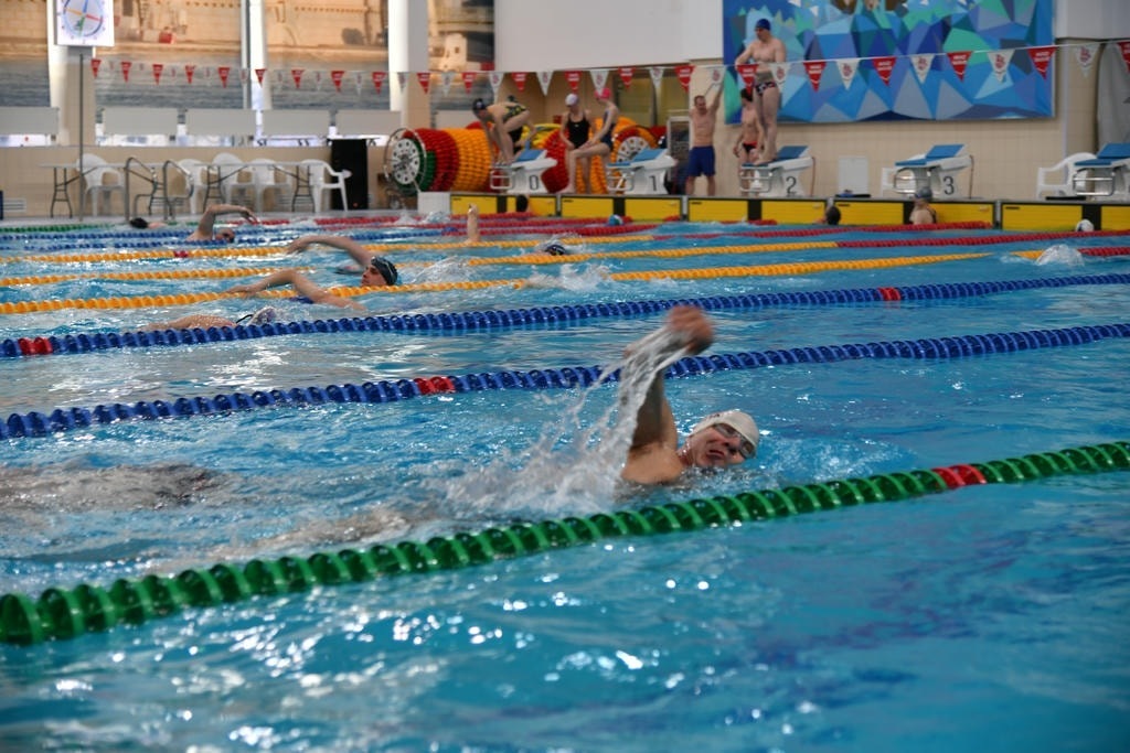 Калининградские таможенники стали лучшими пловцами ФТС: четыре эстафетных кубка и семь медалей