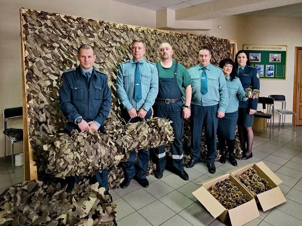 Таможенники в Советске изготовили для бойцов СВО 218 окопных свечей и три маскировочные сети