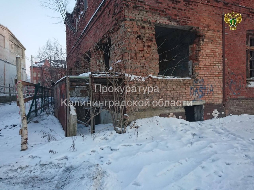 В Озёрске через суд заставят огородить заброшенную воинскую часть, где рискуют дети